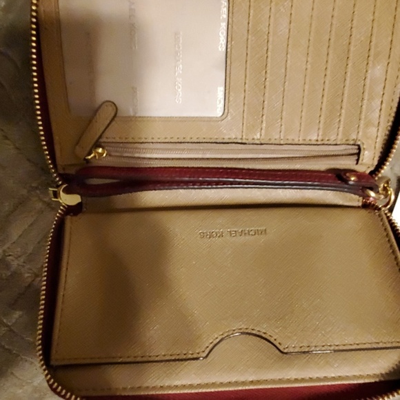 Michael Kors wallet and matching purse - Picture 4 of 4